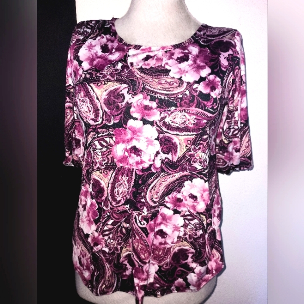 Beautiful purple white and black top from Star Vixen Size L
